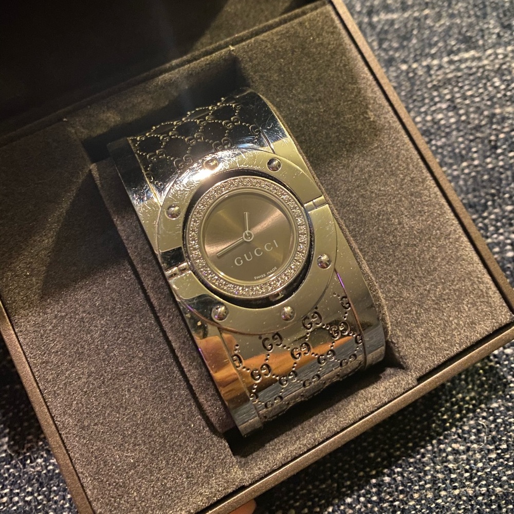 Gucci Twirl Model 112 Large Diamond Watch
